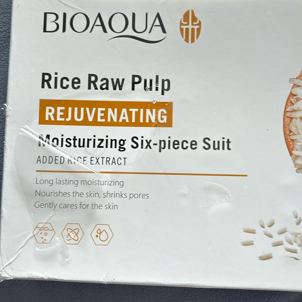 Six pieces of rice raw pulp —